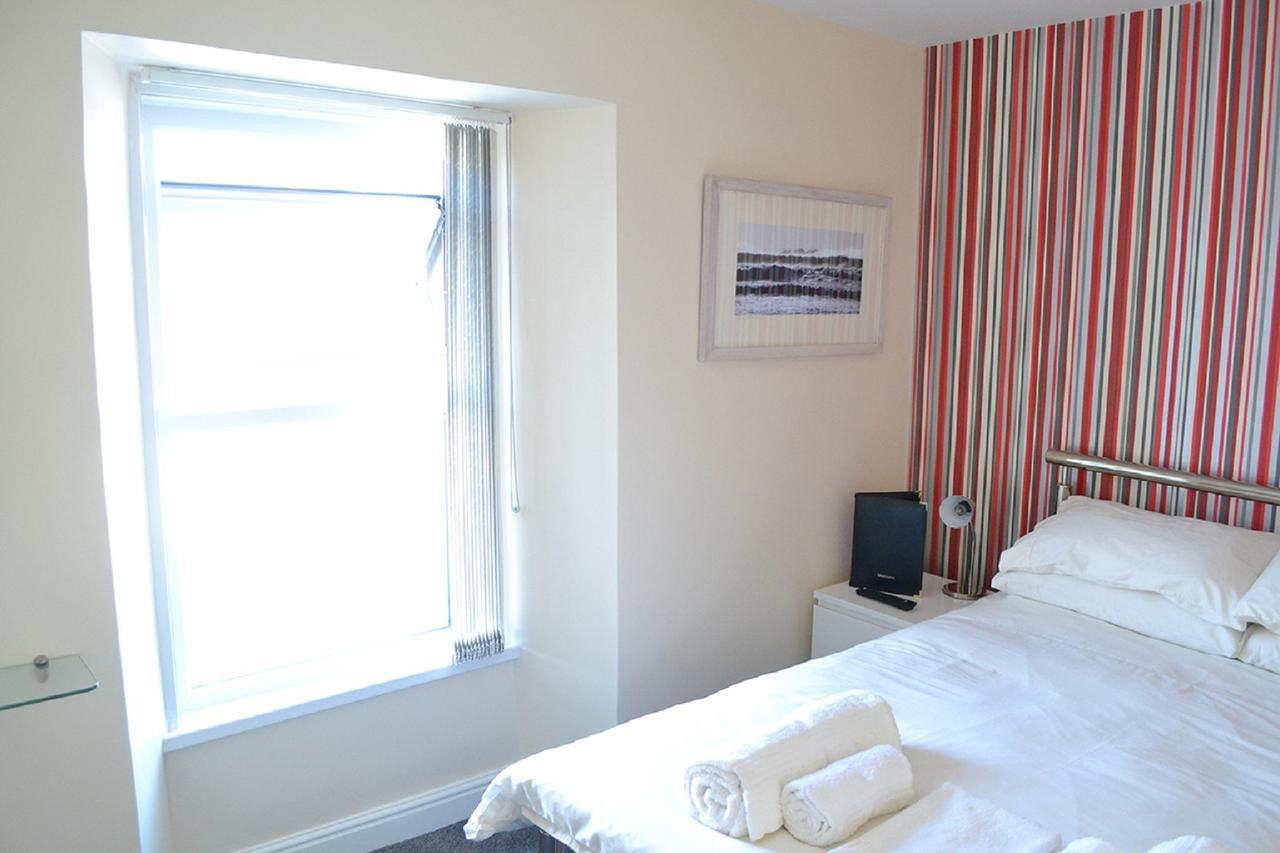 White Rose Guest House Tenby Habitación foto